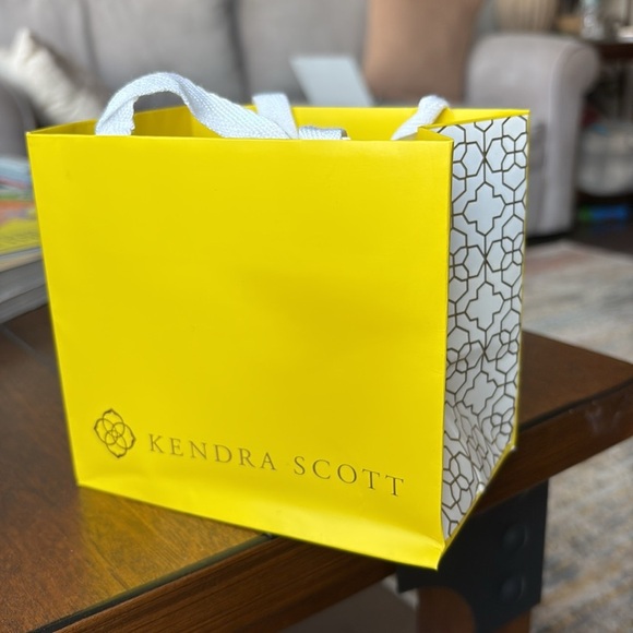 Small Kendra Scott‎ Gift Bag and Box - Picture 6 of 8
